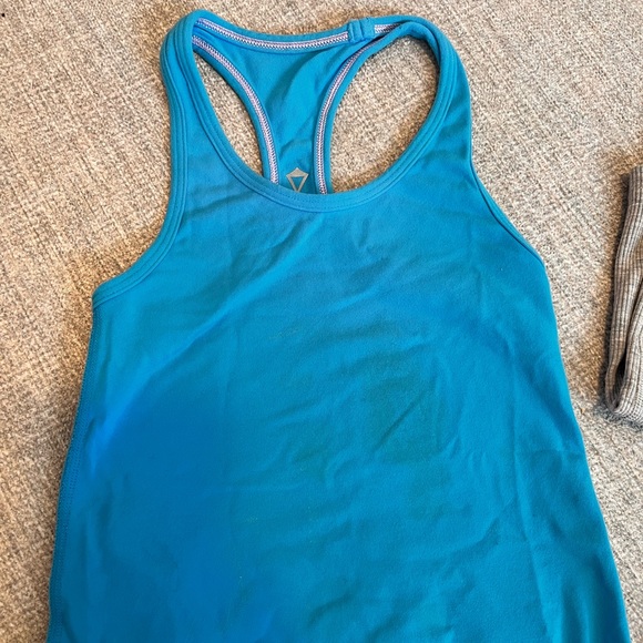 3 Girls Tanks - Ivivva Size 6 (girls) - Picture 5 of 6